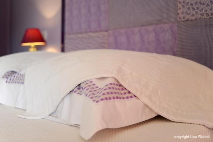 Les Hotes De La Combe Mouis Creissan Phòng bức ảnh